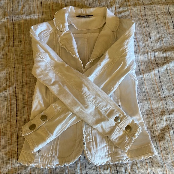 White ruffle denim jacket - Picture 2 of 5